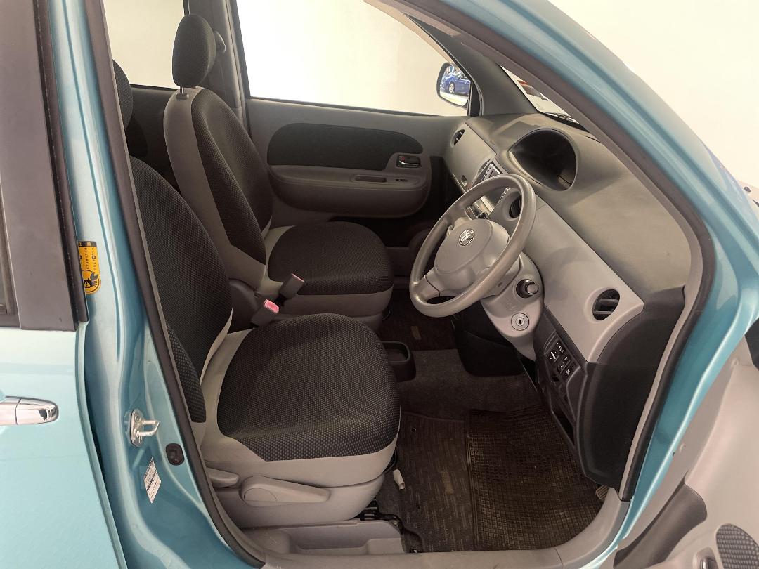 Photo '16' of Toyota Sienta