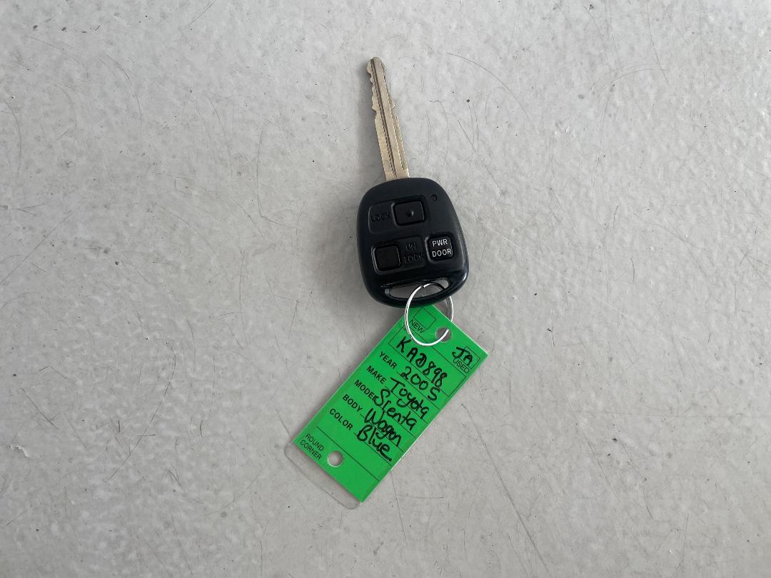 Photo '22' of Toyota Sienta