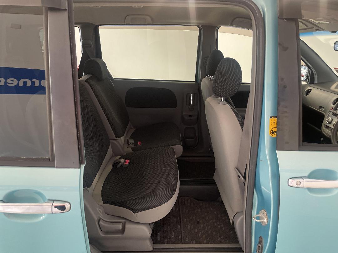 Photo '20' of Toyota Sienta