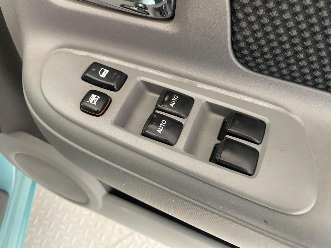 Photo '23' of Toyota Sienta