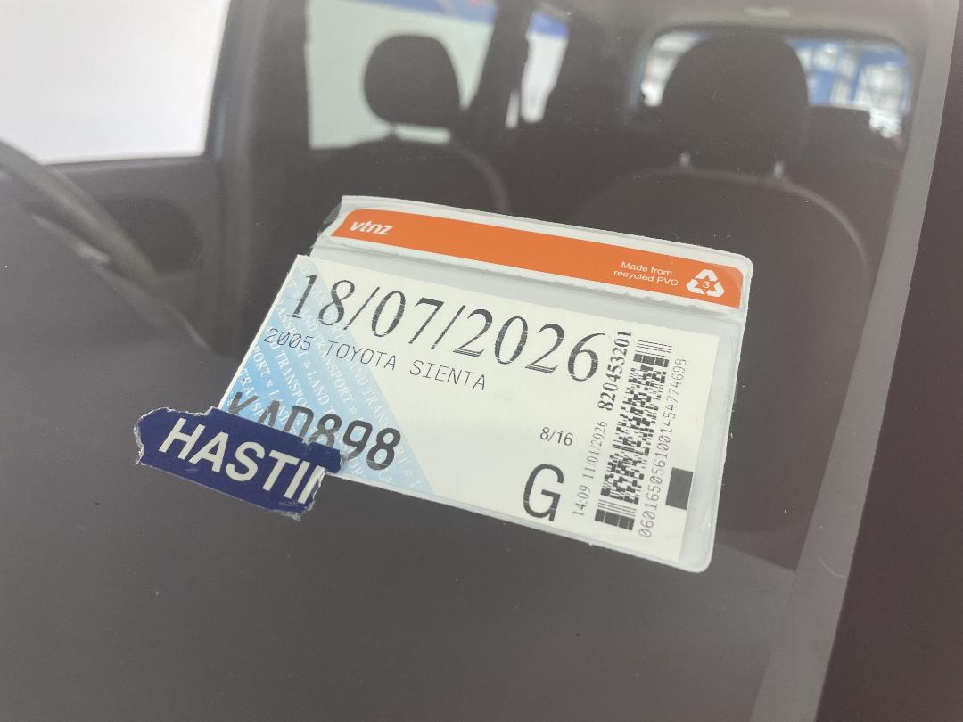 Photo '31' of Toyota Sienta