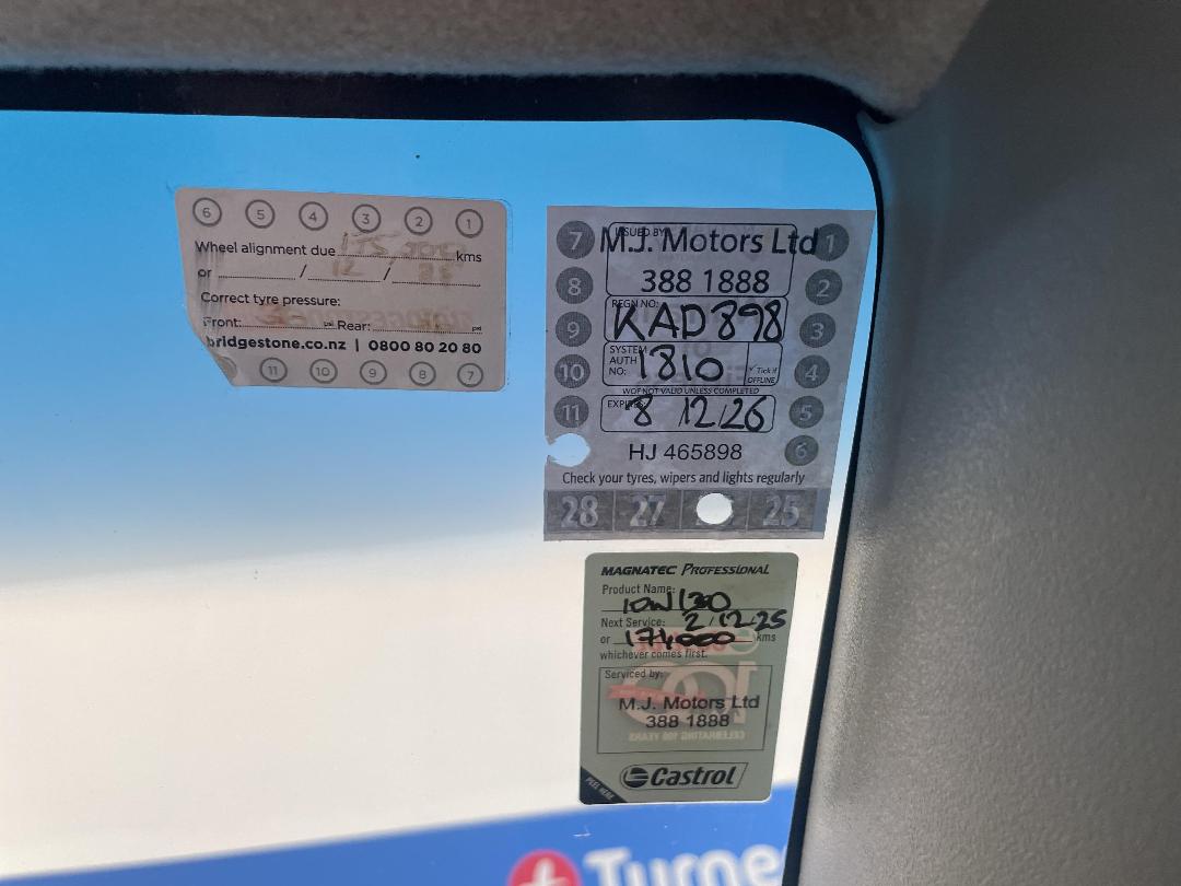 Photo '30' of Toyota Sienta