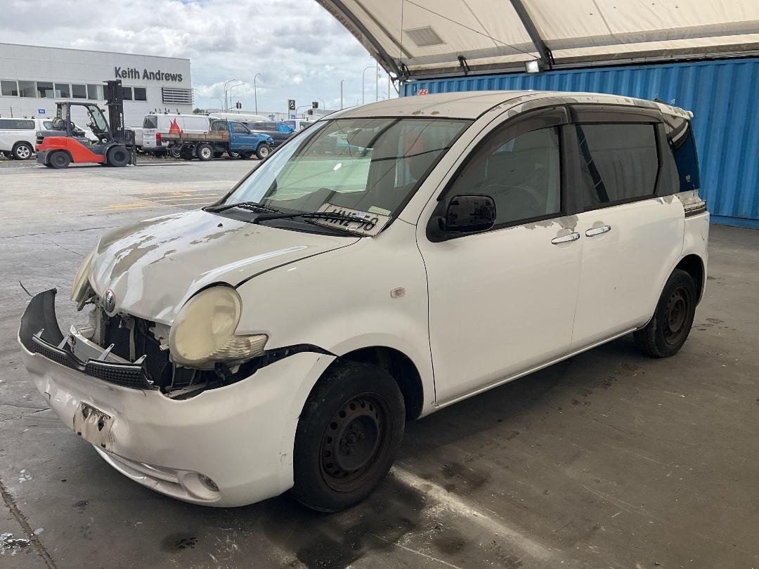 Photo '7' of Toyota Sienta Photo '7' of Toyota Sienta