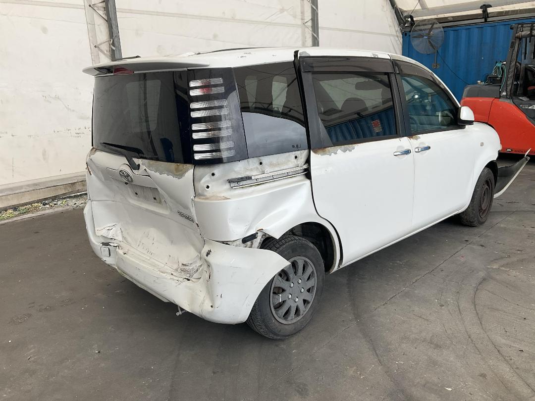 Photo '23' of Toyota Sienta Photo '23' of Toyota Sienta