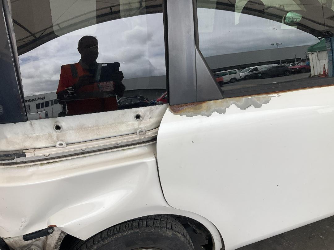 Photo '24' of Toyota Sienta Photo '24' of Toyota Sienta