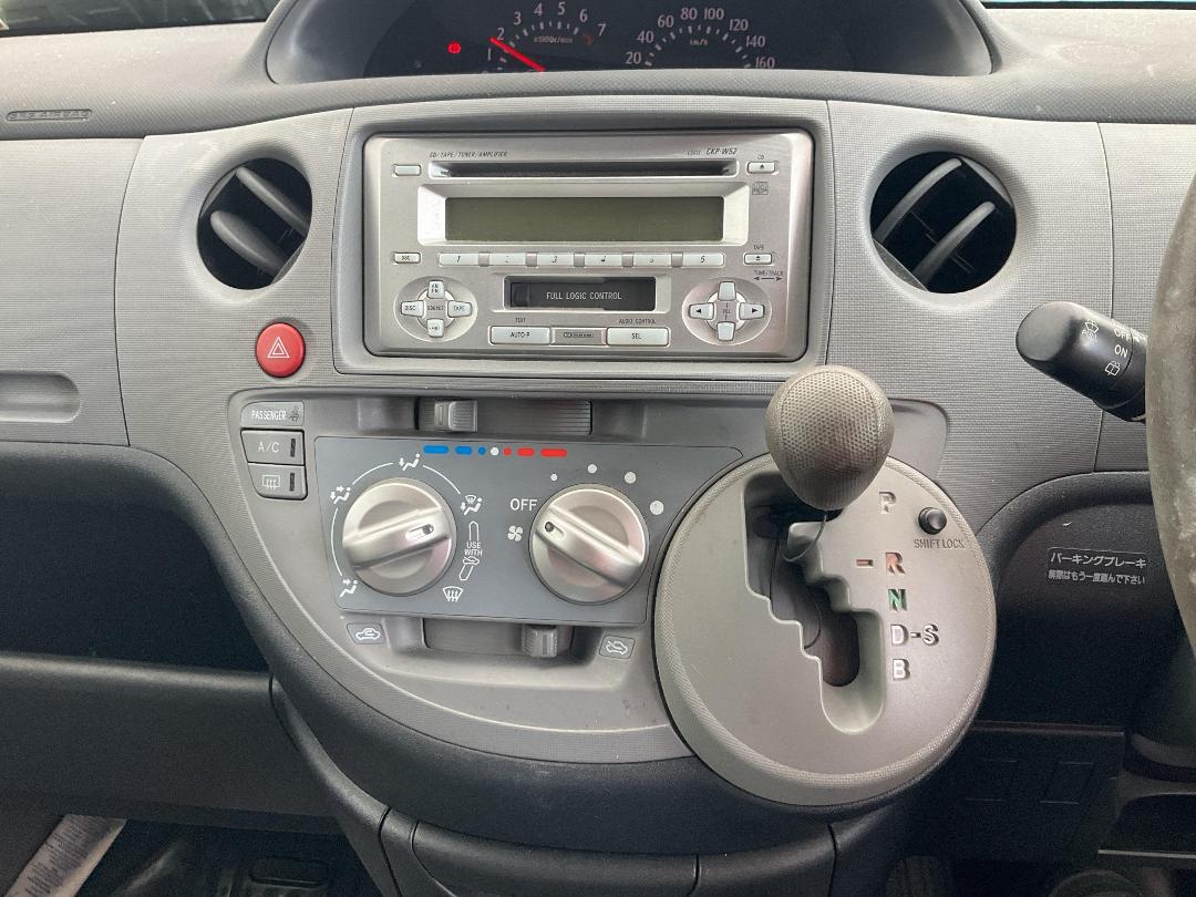 Photo '35' of Toyota Sienta Photo '35' of Toyota Sienta