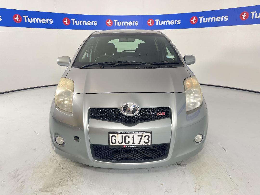 Photo '2' of Toyota Vitz Photo '2' of Toyota Vitz