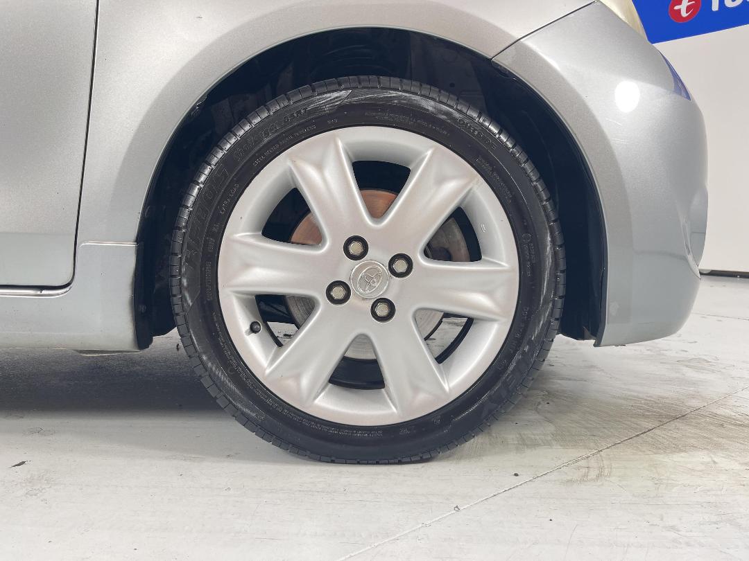 Photo '9' of Toyota Vitz Photo '9' of Toyota Vitz