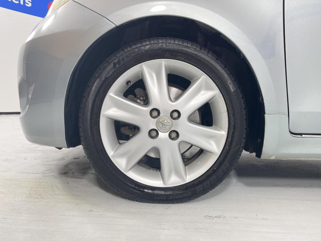 Photo '10' of Toyota Vitz Photo '10' of Toyota Vitz