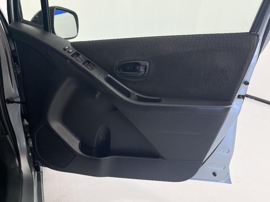 Photo '15' of Toyota Vitz Photo '15' of Toyota Vitz