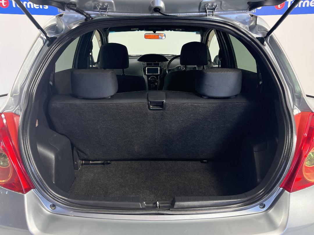 Photo '14' of Toyota Vitz Photo '14' of Toyota Vitz