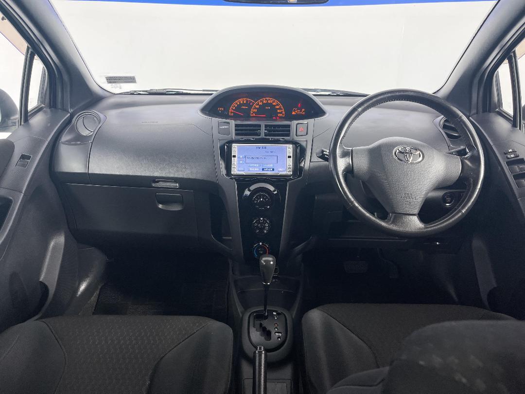 Photo '17' of Toyota Vitz Photo '17' of Toyota Vitz