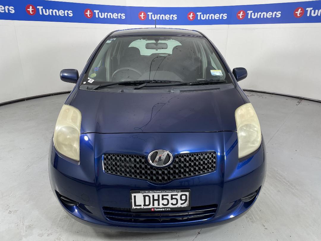 Photo '2' of Toyota Vitz