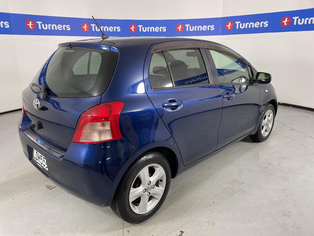 Photo '7' of Toyota Vitz