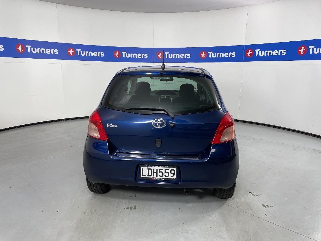 Photo '6' of Toyota Vitz