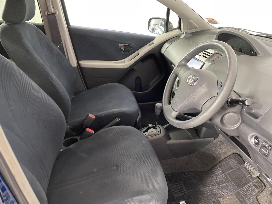 Photo '16' of Toyota Vitz