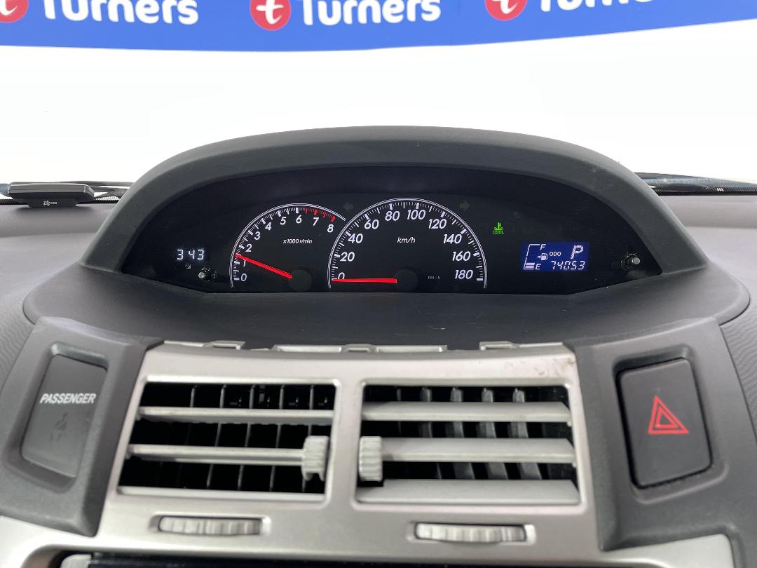 Photo '21' of Toyota Vitz