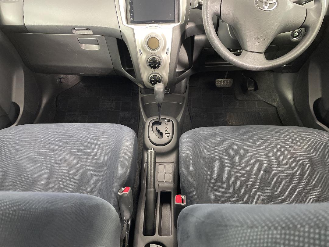 Photo '18' of Toyota Vitz