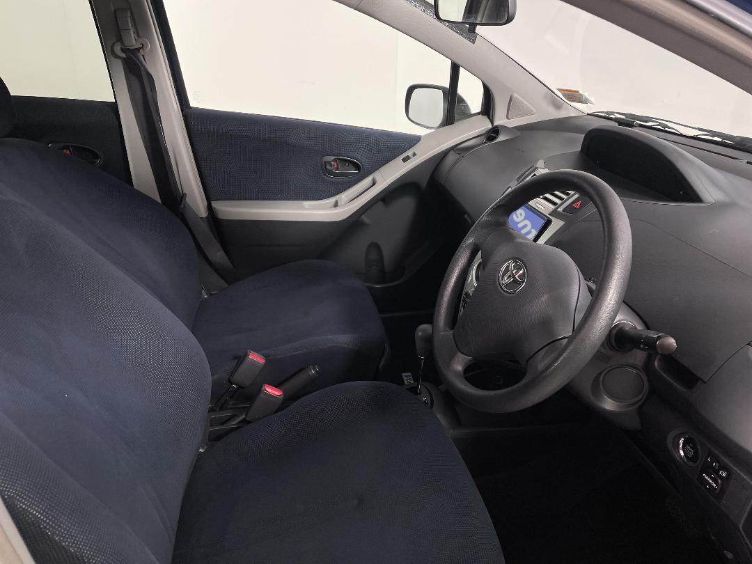 Photo '16' of Toyota Vitz