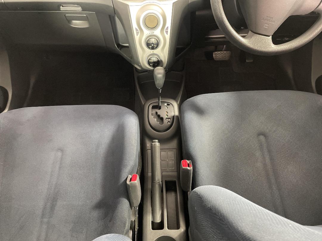 Photo '18' of Toyota Vitz