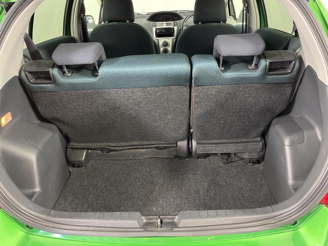 Photo '14' of Toyota Vitz Photo '14' of Toyota Vitz