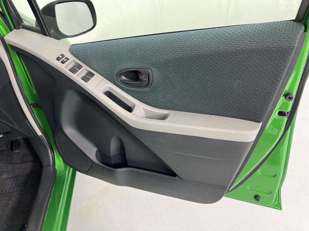 Photo '15' of Toyota Vitz Photo '15' of Toyota Vitz