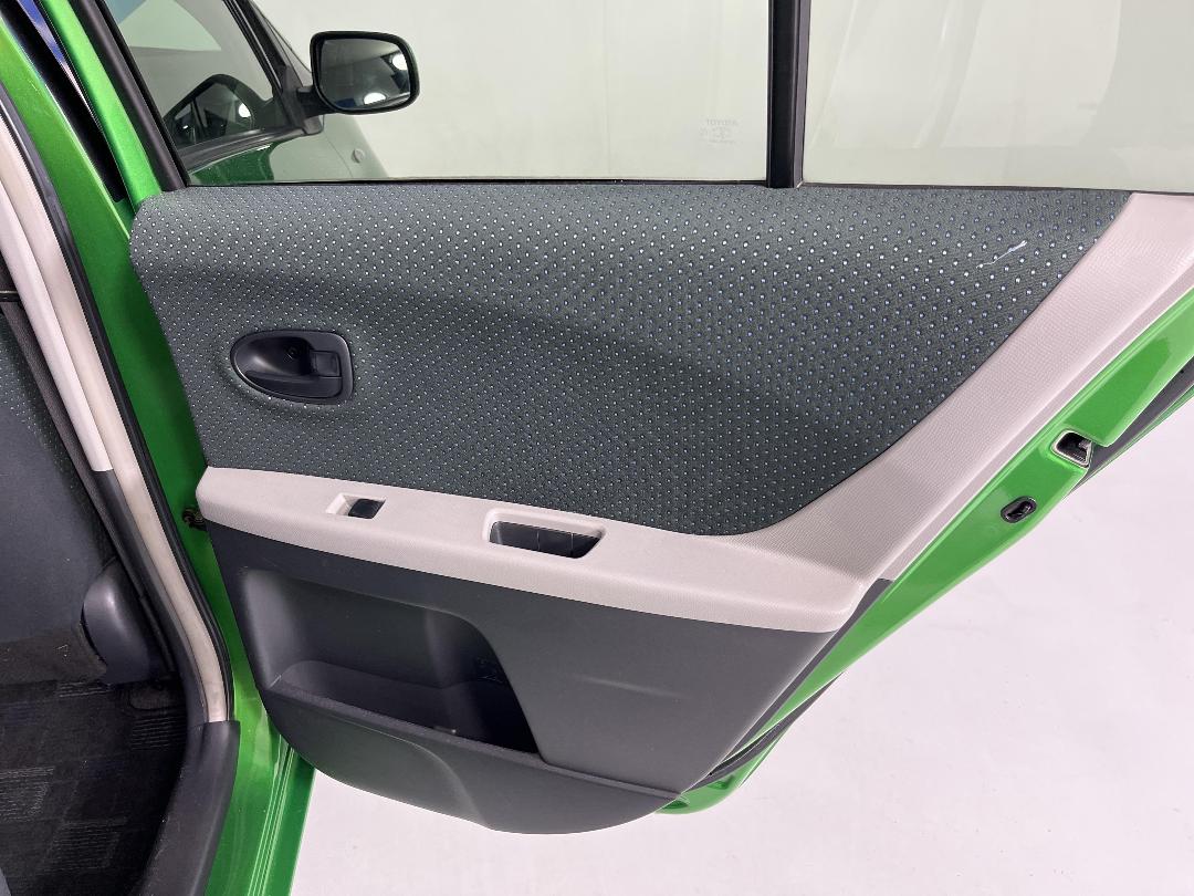 Photo '19' of Toyota Vitz Photo '19' of Toyota Vitz