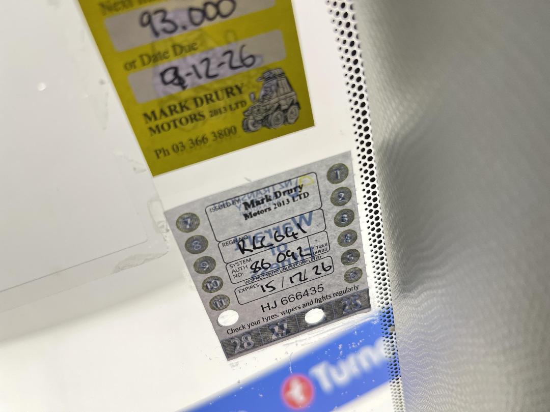 Photo '23' of Toyota Vitz Photo '23' of Toyota Vitz