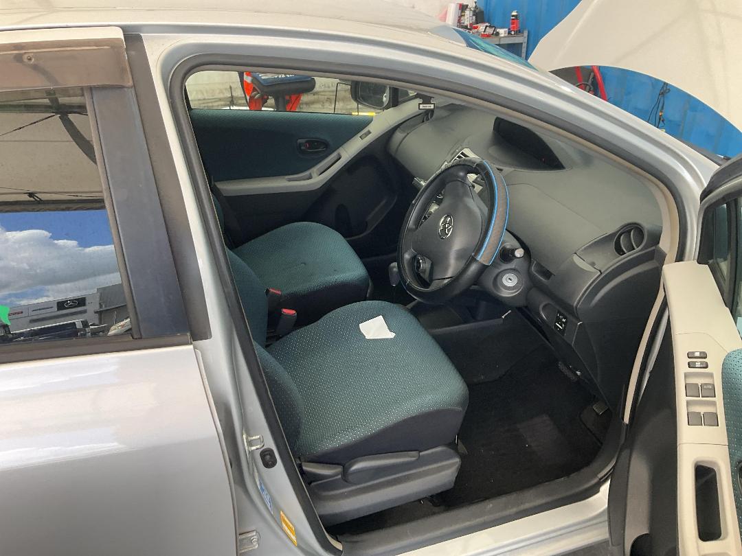 Photo '17' of Toyota Vitz Photo '17' of Toyota Vitz