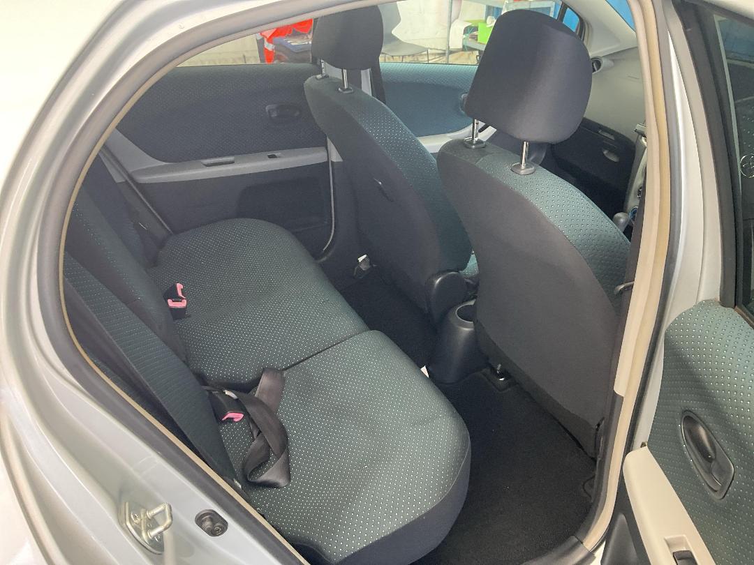 Photo '18' of Toyota Vitz Photo '18' of Toyota Vitz