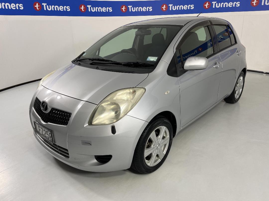 Photo '4' of Toyota Vitz Photo '4' of Toyota Vitz