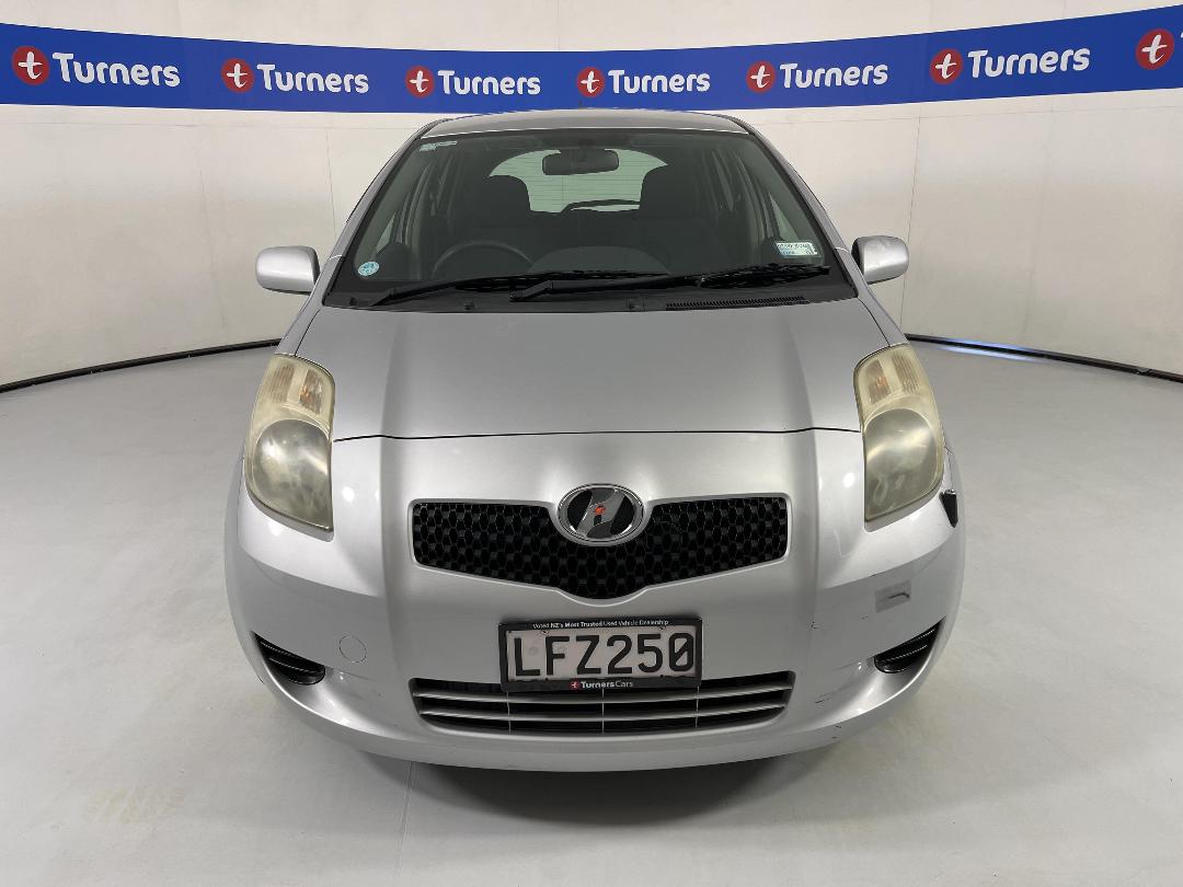 Photo '2' of Toyota Vitz Photo '2' of Toyota Vitz