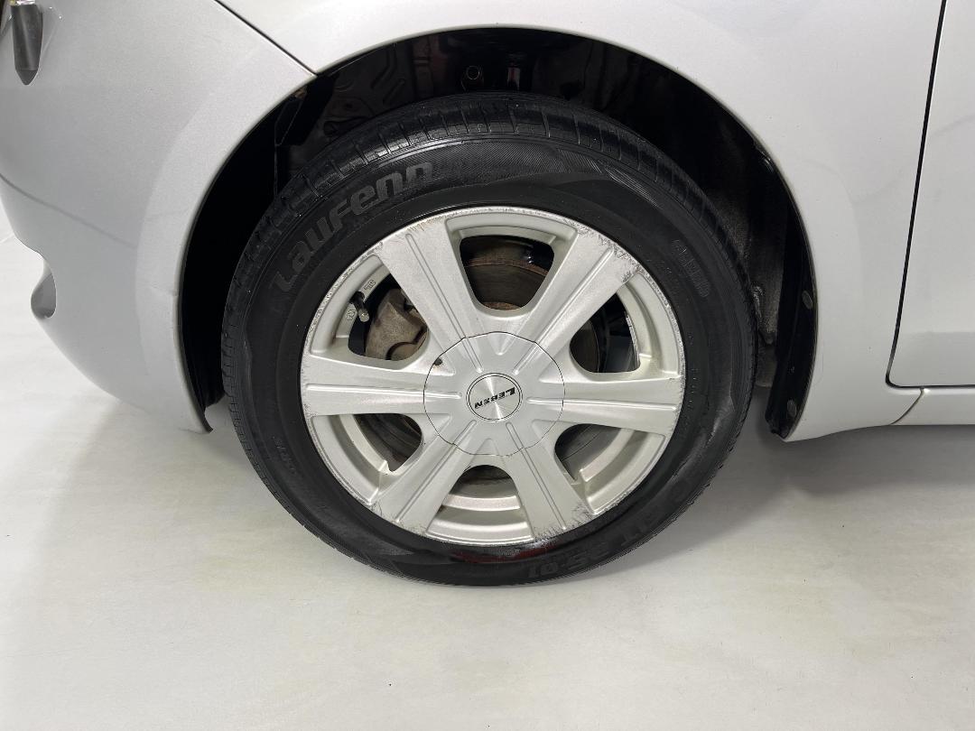 Photo '10' of Toyota Vitz Photo '10' of Toyota Vitz