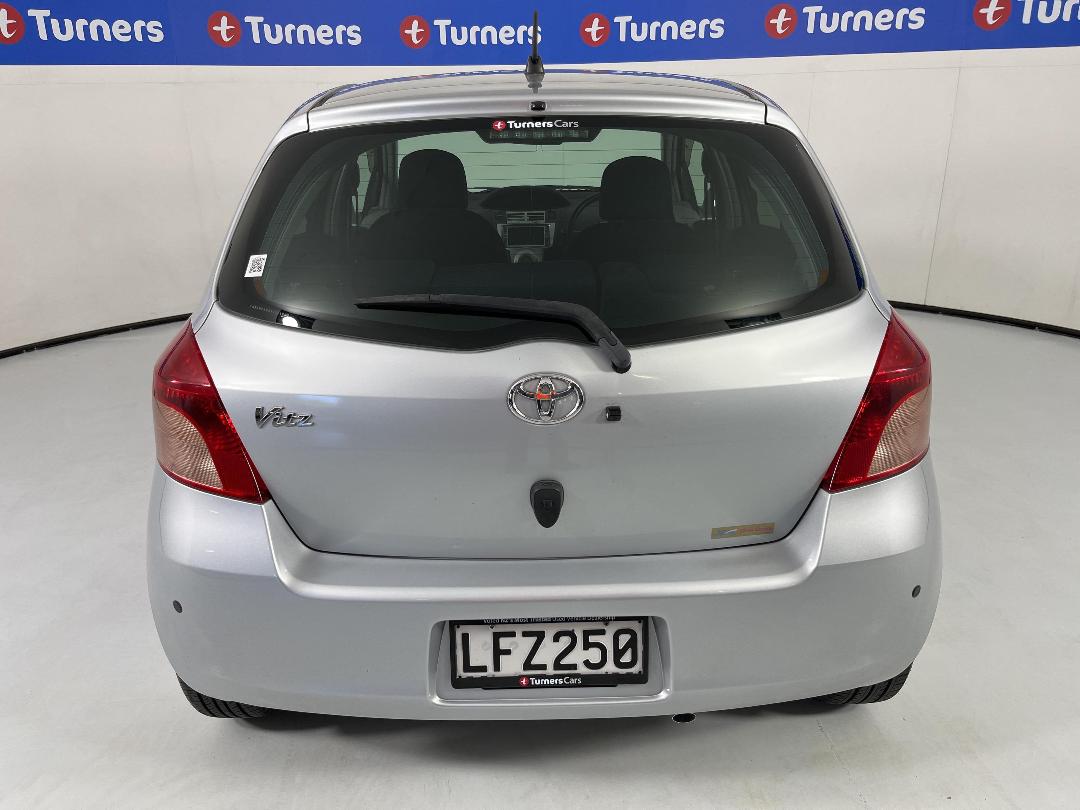 Photo '6' of Toyota Vitz Photo '6' of Toyota Vitz