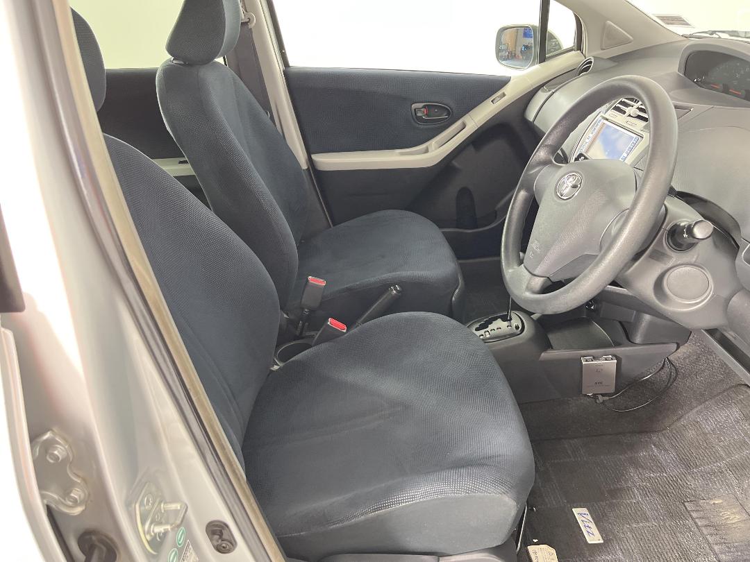 Photo '16' of Toyota Vitz Photo '16' of Toyota Vitz