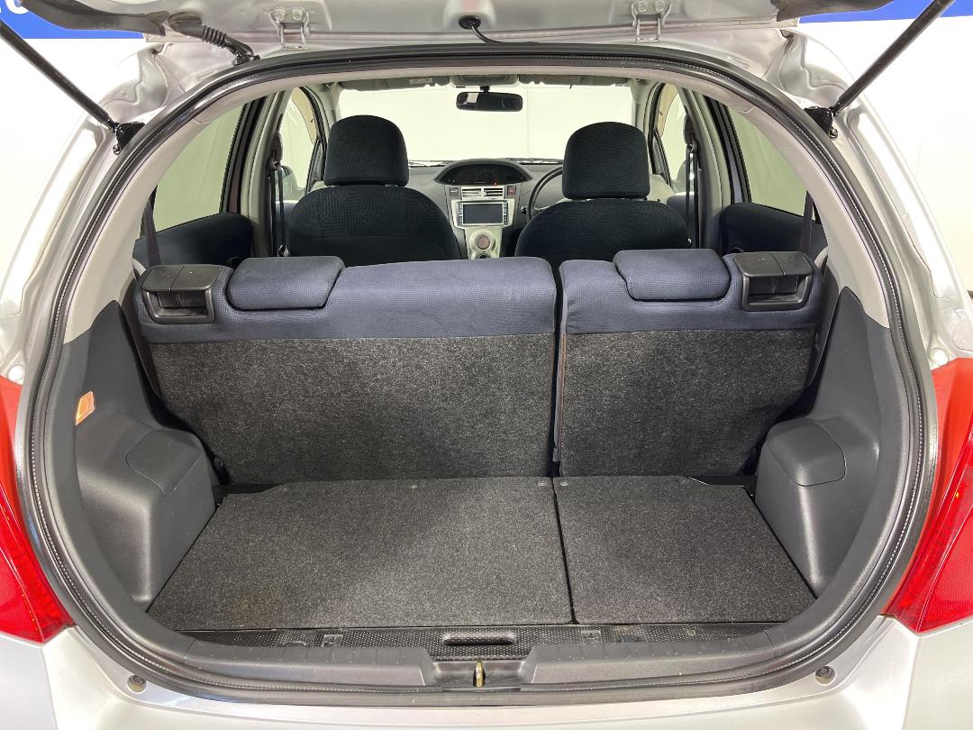 Photo '14' of Toyota Vitz Photo '14' of Toyota Vitz