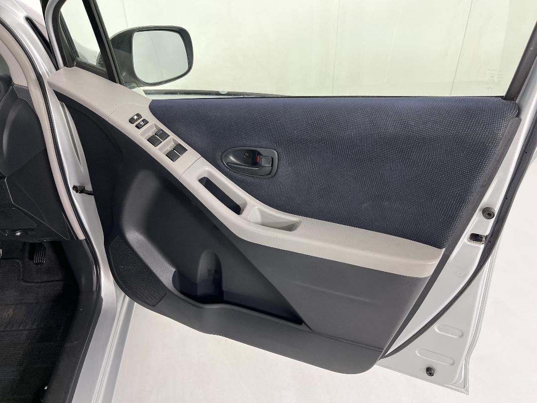 Photo '15' of Toyota Vitz Photo '15' of Toyota Vitz