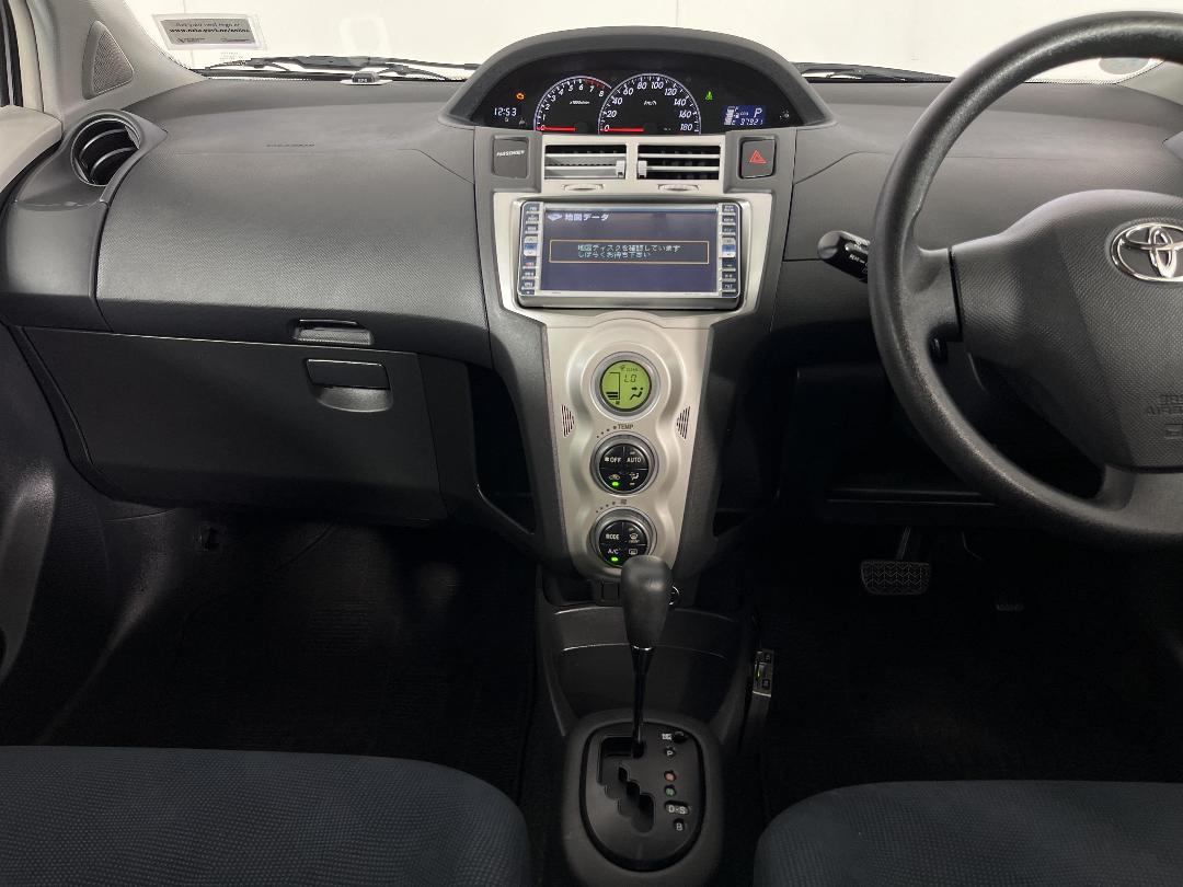 Photo '18' of Toyota Vitz Photo '18' of Toyota Vitz