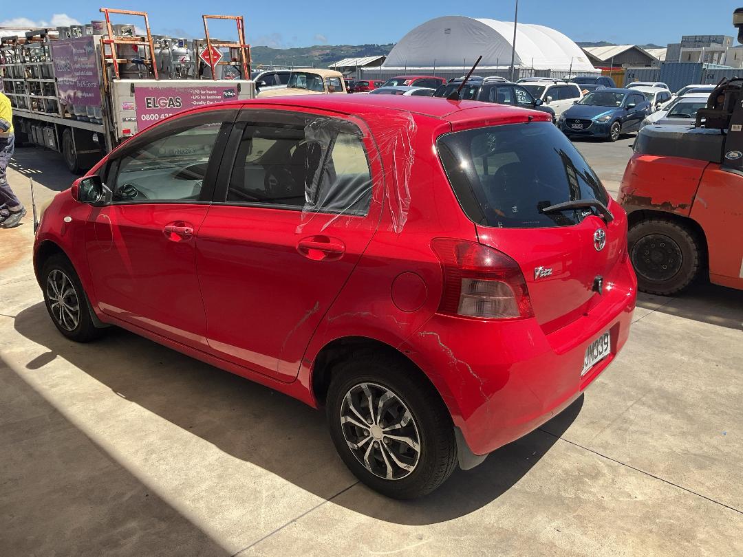 Photo '3' of Toyota Vitz Photo '3' of Toyota Vitz