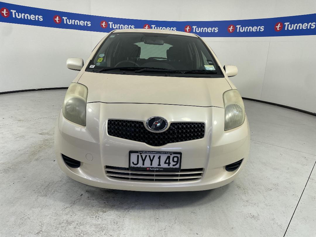 Photo '2' of Toyota Vitz Photo '2' of Toyota Vitz