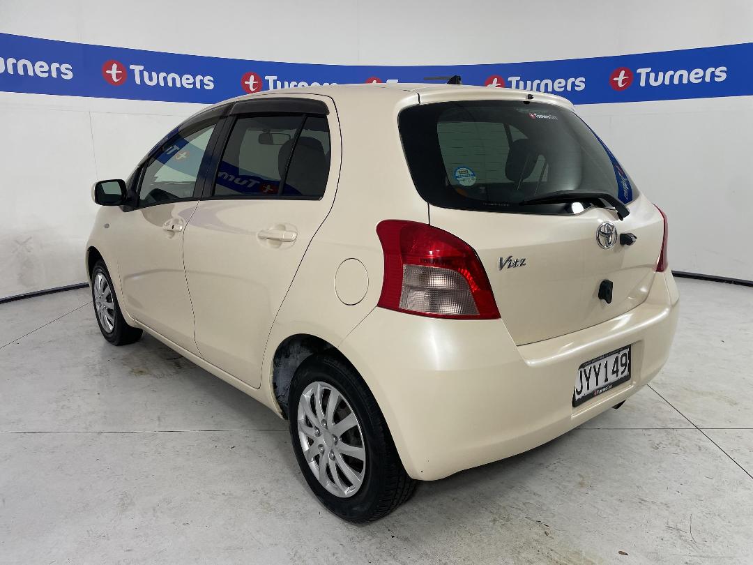 Photo '5' of Toyota Vitz Photo '5' of Toyota Vitz