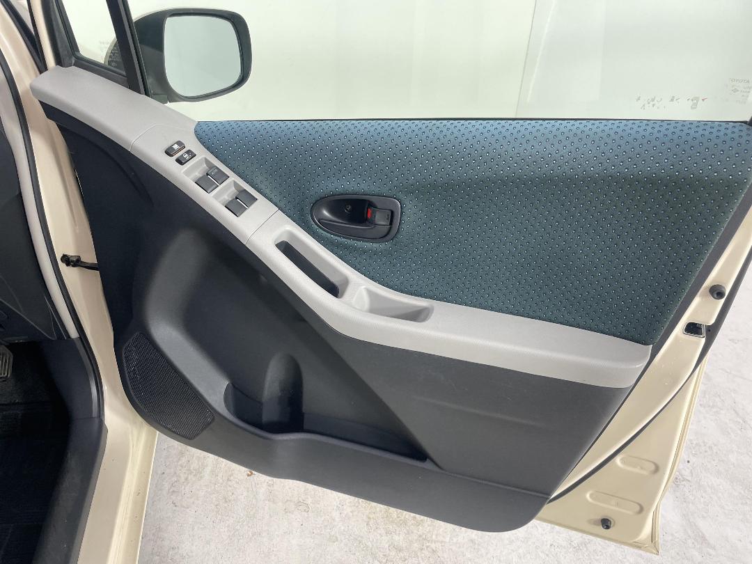 Photo '15' of Toyota Vitz Photo '15' of Toyota Vitz