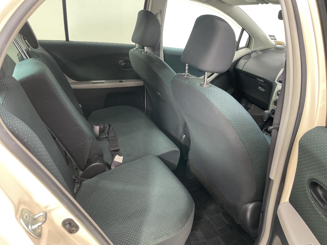 Photo '20' of Toyota Vitz Photo '20' of Toyota Vitz