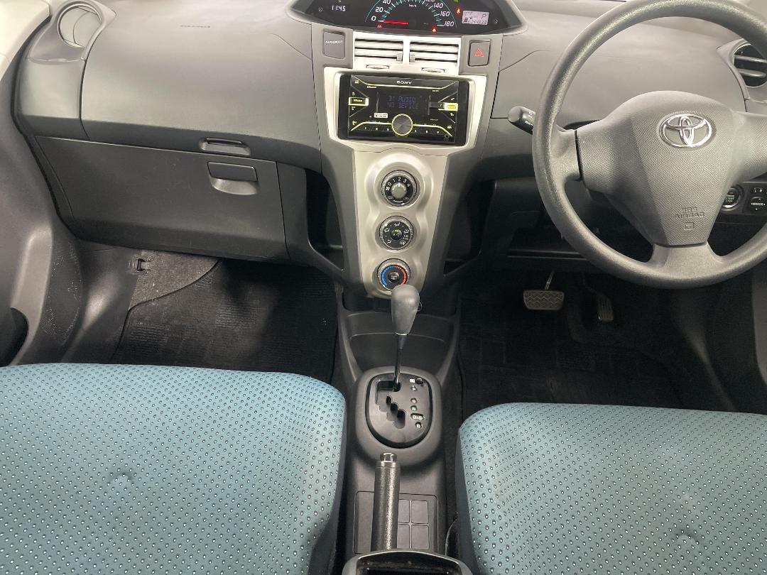 Photo '18' of Toyota Vitz Photo '18' of Toyota Vitz