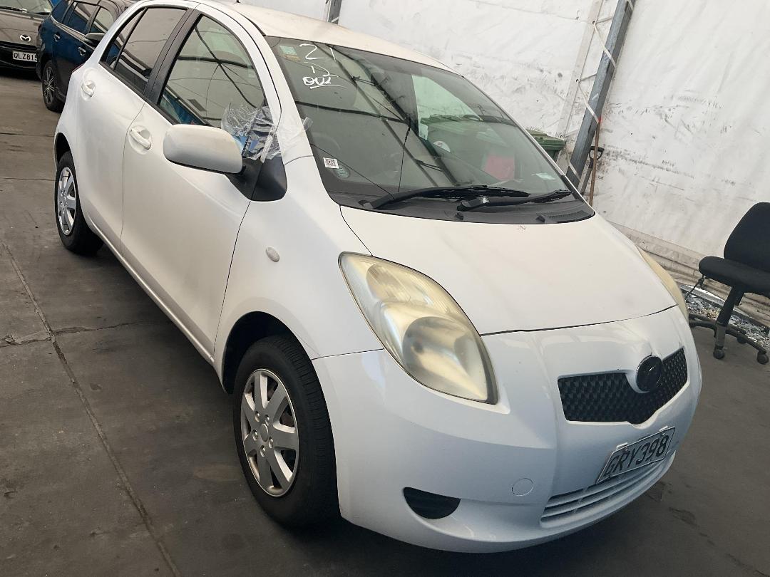 Photo '2' of Toyota Vitz Photo '2' of Toyota Vitz