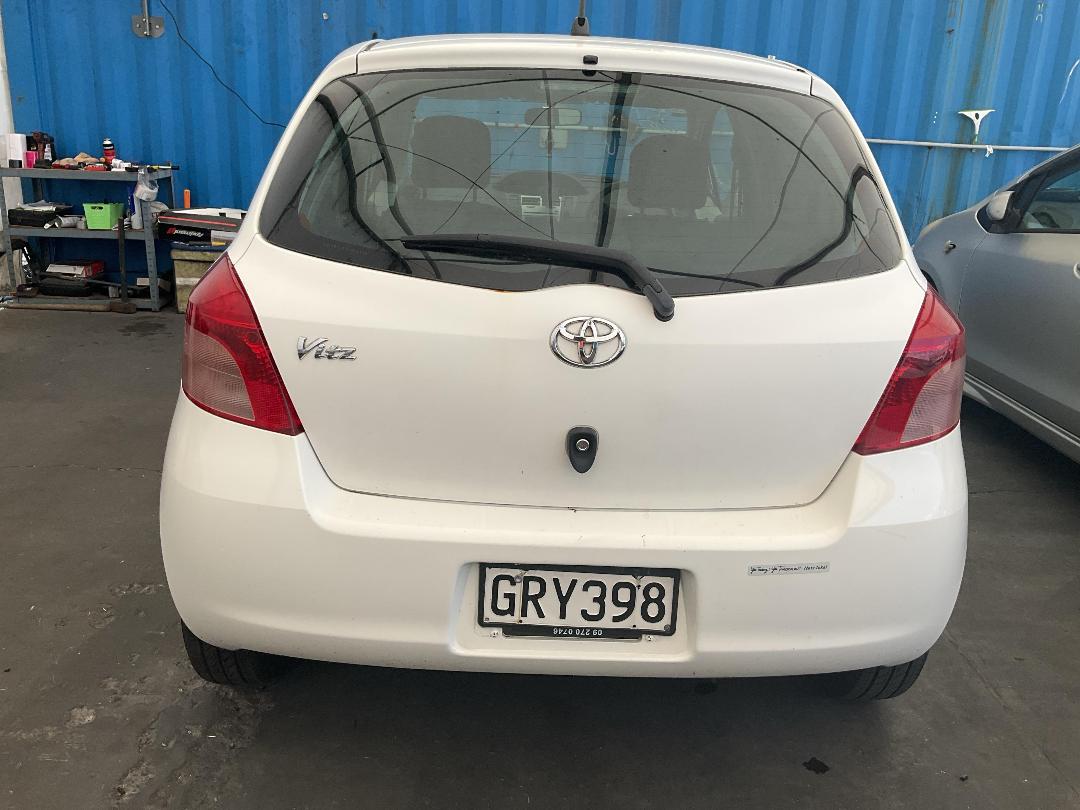 Photo '10' of Toyota Vitz Photo '10' of Toyota Vitz