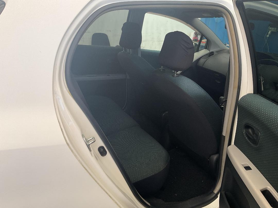 Photo '15' of Toyota Vitz Photo '15' of Toyota Vitz