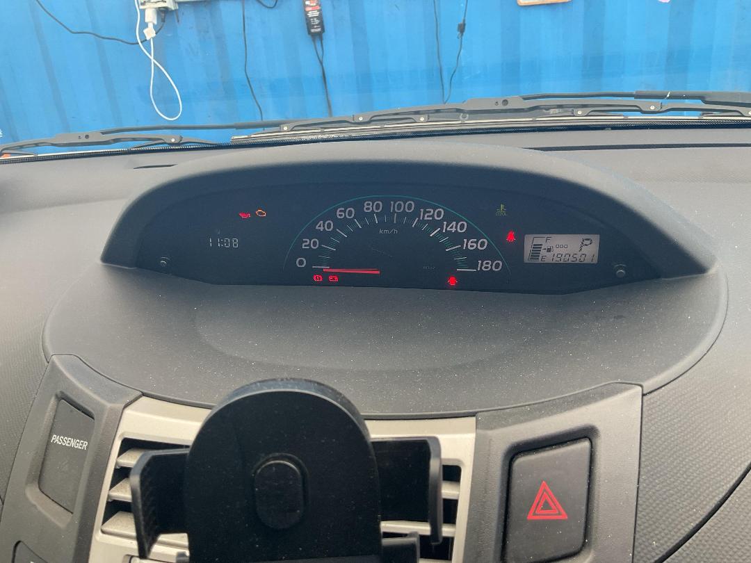 Photo '18' of Toyota Vitz Photo '18' of Toyota Vitz