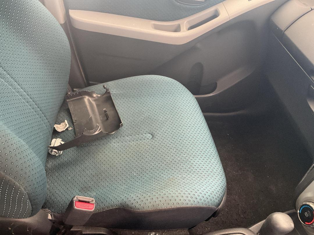 Photo '21' of Toyota Vitz Photo '21' of Toyota Vitz