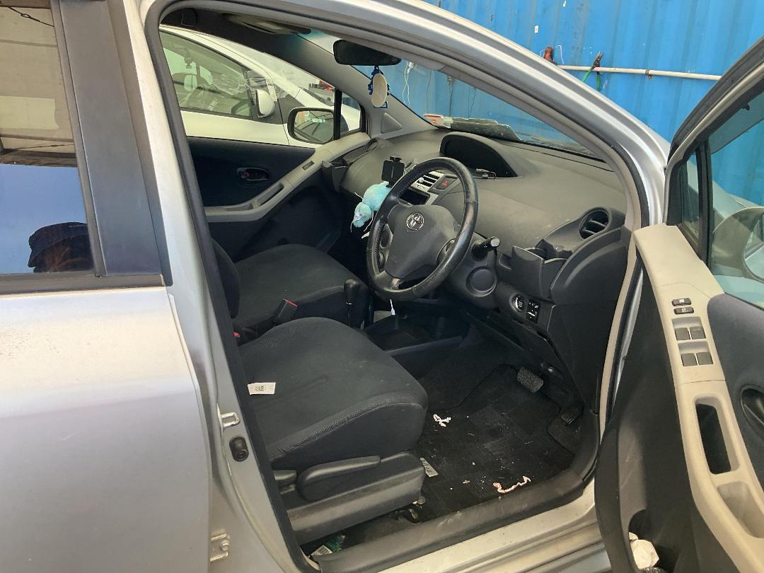 Photo '20' of Toyota Vitz Photo '20' of Toyota Vitz